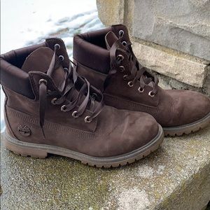 TIMBERLAND BOOTS W/SATIN COLLAR size 8.5